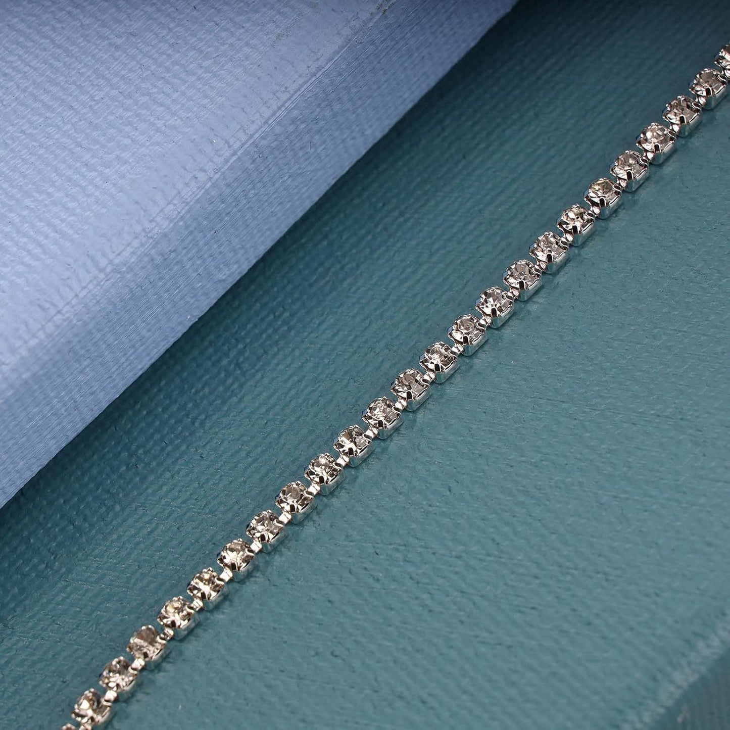 Boho Crystal Thigh Chain Silver Body Chain Leg Chains Body Jewelry Accessories for Women and Girls (Silver)