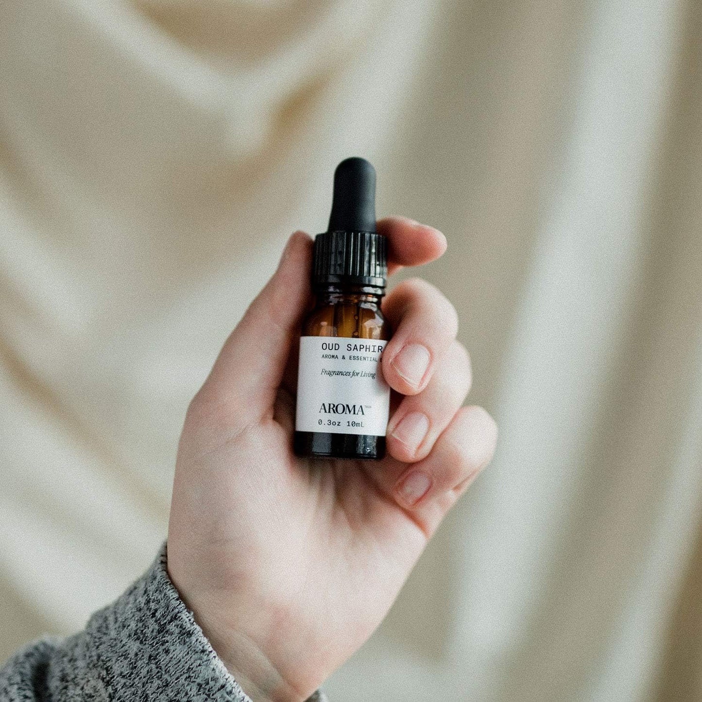 Aromatech Oud Saphir Aroma Essential Oil Blend: Luxury Hotel Inspired Aromatherapy with for Ultrasonic Diffusers & Nebulizers - 0.3 fl oz, 10 mL