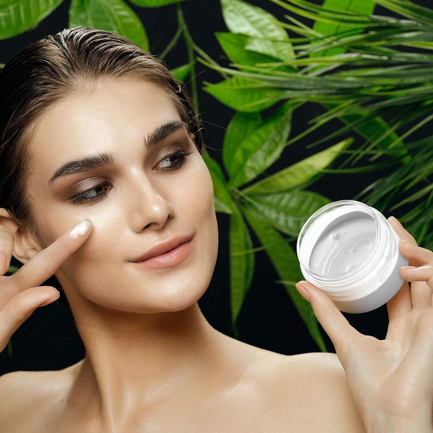 SATINIOR 100 Pcs Plastic Jars with Lids Small Containers Lids Wide Mouth Small Plastic Containers for Lotion Cream Rhinestones Body Butters Travel Storage(4 oz,Gold)